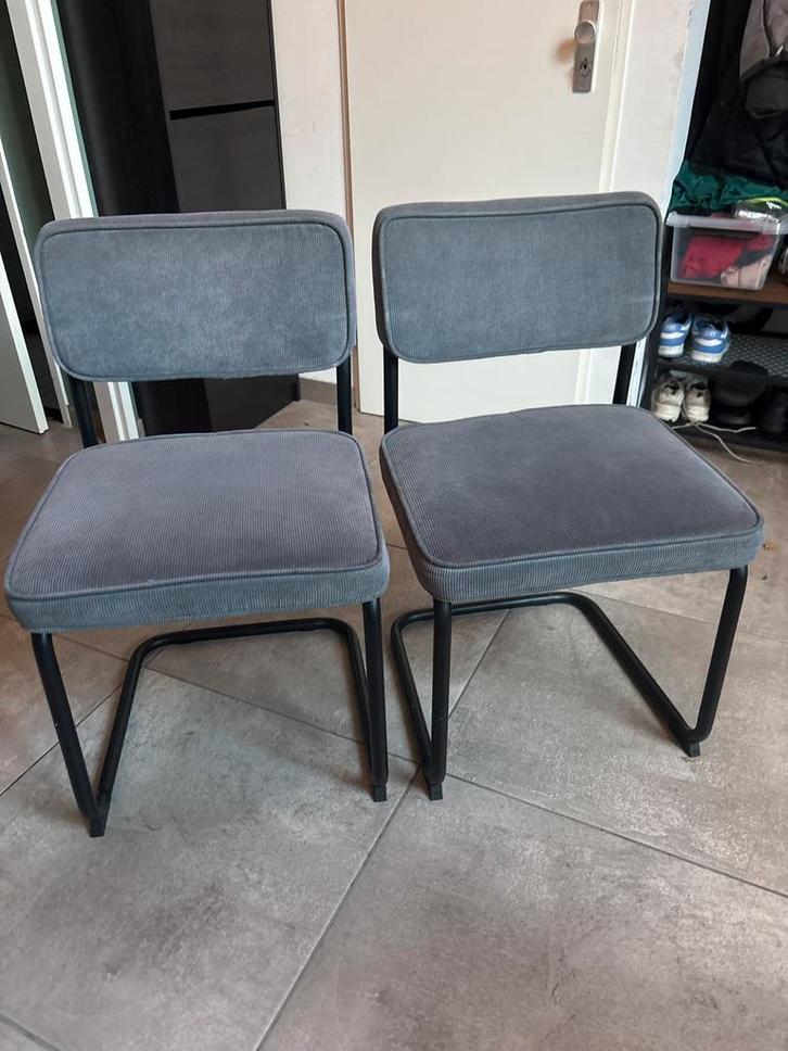 2 Grijze Rib Eetkamerstoelen - Kwantum, Huis en Inrichting, Stoelen, Zo goed als nieuw, Twee, Metaal, Grijs, Ophalen