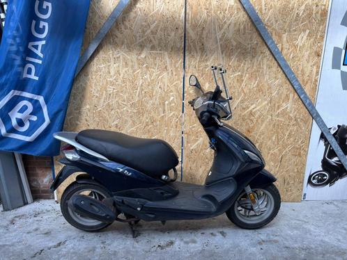Piaggio Fly 25km 4T Opknapper, Fietsen en Brommers, Scooters | Piaggio, Gebruikt, Fly, Benzine, Ophalen of Verzenden