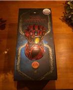 Hot Toys - ACS008 - Avengers- Nano Gauntlet 1/4 met licht, Verzamelen, Ophalen of Verzenden, Zo goed als nieuw, Actiefiguur of Pop