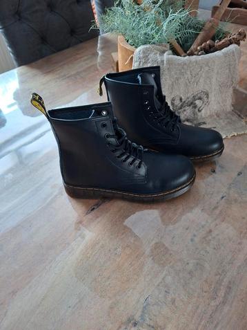 Zwarte enkellaarsjes - Nieuw! Look a like dr martens beschikbaar voor biedingen