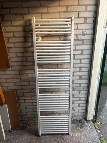 Badkamer radiator 168cm x 50cm (water) beschikbaar voor biedingen