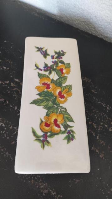Vintage radiatorbakje gele rode bloemen beschikbaar voor biedingen