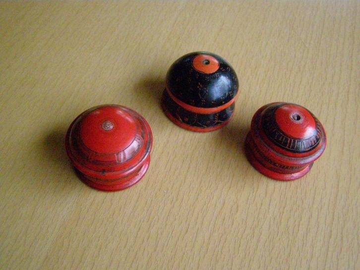 DRIE RONDE DEKSEL DOOSJES TURKIJE VINTAGE HOUT 4,5 x 3,5 cm, Antiek en Kunst, Curiosa en Brocante, Ophalen of Verzenden