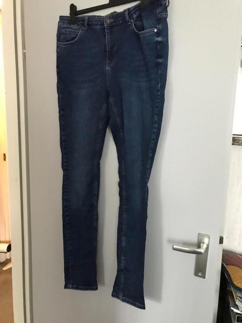 Dames broeken - blouses - jurken - truien € 2.50 per stuk, Kleding | Dames, Spijkerbroeken en Jeans, Zo goed als nieuw, W30 - W32 (confectie 38/40)