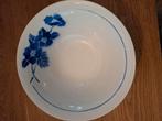 Witte schaal met blauwe streep en bloemen, Ophalen of Verzenden