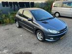 Peugeot 206 1.4 3D 2006 Grijs motorschade, Voorwielaandrijving, 4 cilinders, Origineel Nederlands, Particulier