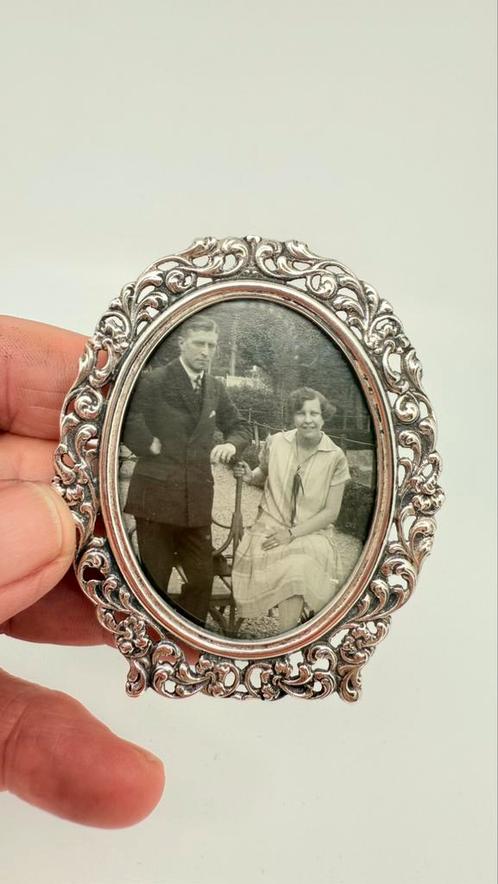 Mooi gaaf oud zilveren fotolijstje met glas er voor., Antiek en Kunst, Antiek | Goud en Zilver, Zilver, Verzenden