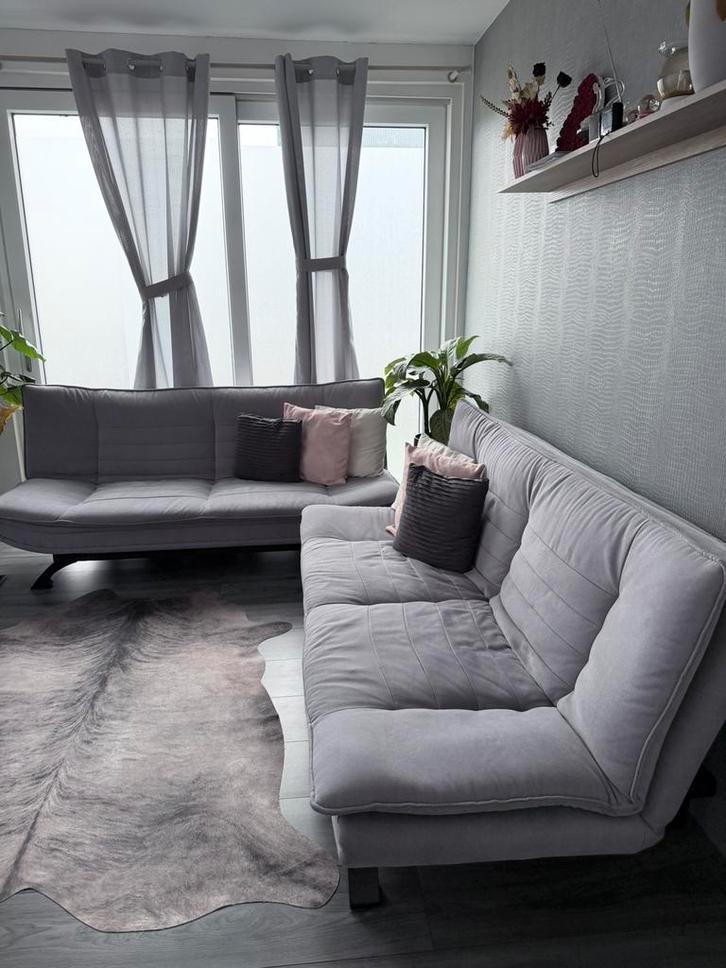 Moderne grijze slaapbankenset met kleine ronde tafel !!, Huis en Inrichting, Banken | Sofa's en Chaises Longues, Zo goed als nieuw