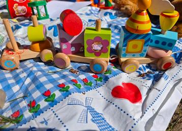 Houten Baby Treintje beschikbaar voor biedingen