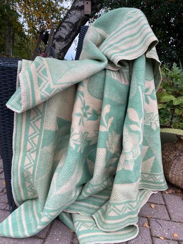 Mooie groene/ creme vintage wollen deken beschikbaar voor biedingen