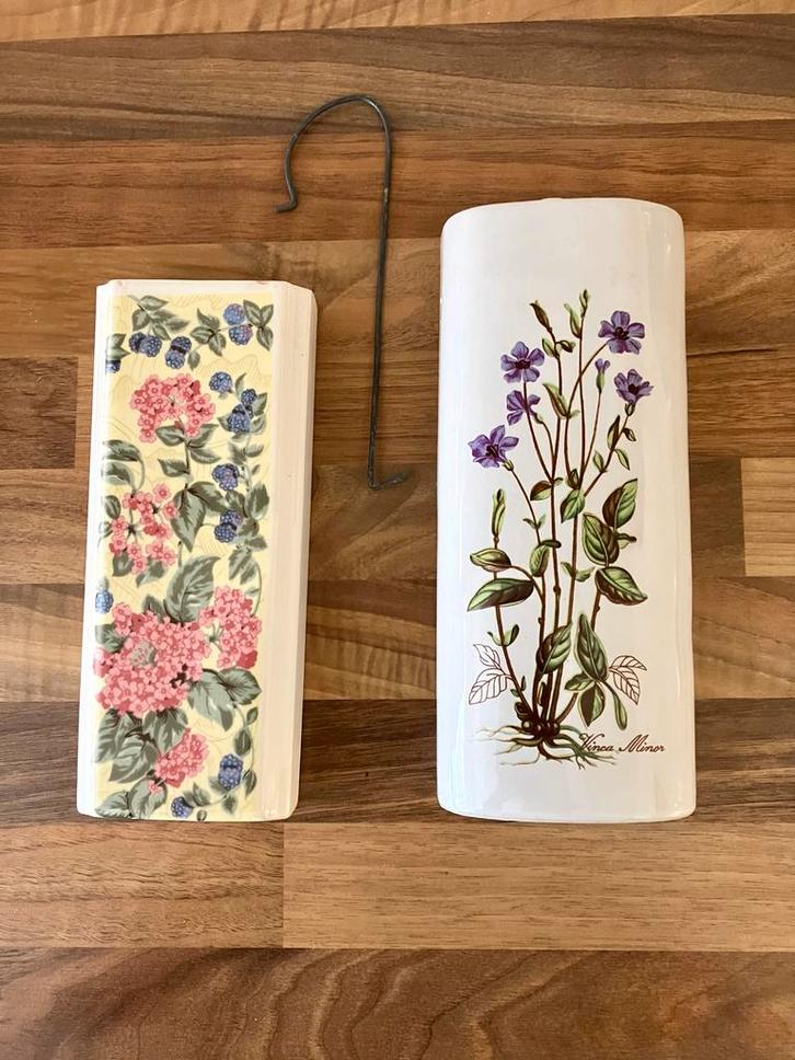 Radiator Bakjes, verwarming of wandvaasje met Bloemenmotief, Verzamelen, Retro, Huis en Inrichting, Ophalen of Verzenden
