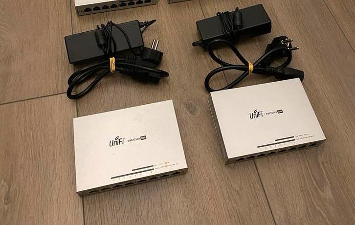 Ubiquiti UniFi Switch US-8-60W - (1x) - zo goed als nieuw!, Computers en Software, Netwerk switches, Zo goed als nieuw, Ophalen of Verzenden