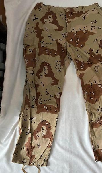 Camouflage broek beschikbaar voor biedingen