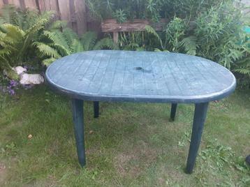 Tuin tafel € 10,00 kunstof tafel demontabel tuintafel  beschikbaar voor biedingen