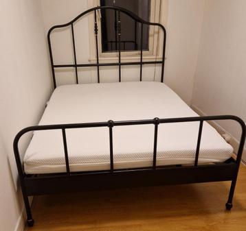 Ikea bedframe, lattenbodems en matras - afbeelding 2