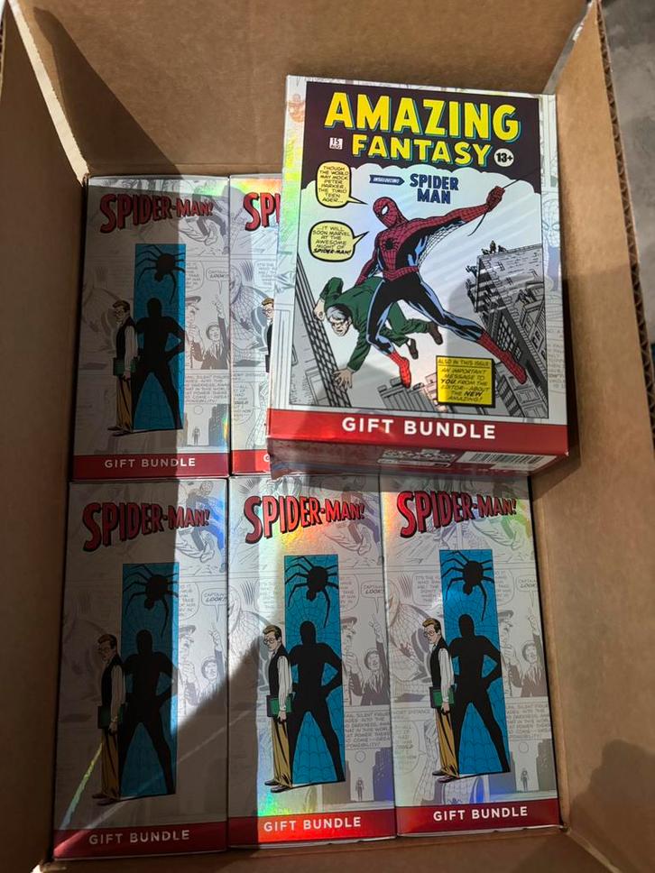Magic the Gathering Marvel's Spider-Man Gift Edition Bundle, Hobby en Vrije tijd, Verzamelkaartspellen | Magic the Gathering, Zo goed als nieuw