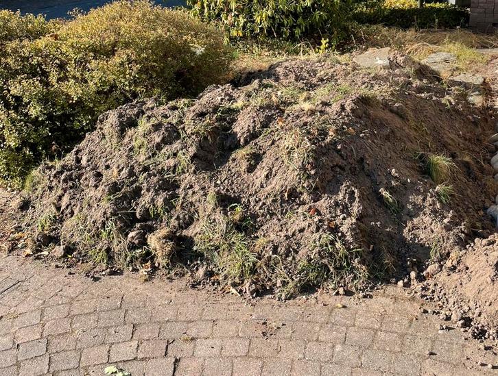 Gratis af te halen: ca. 4 kuub zand met graszoden, Tuin en Terras, Zand, Nieuw, Overige typen, Ophalen