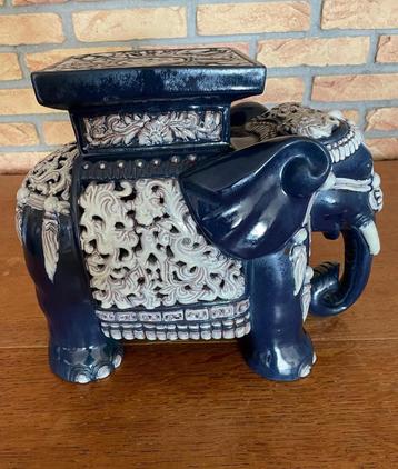 Olifant keramiek, blauw grijs wit (plantentafel) beschikbaar voor biedingen