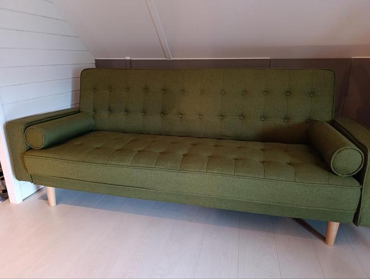 Gecapitonneerd mosgroen slaapbankje incl. 2 sierkussens., Huis en Inrichting, Slaapkamer | Slaapbanken, Zo goed als nieuw, 140 cm