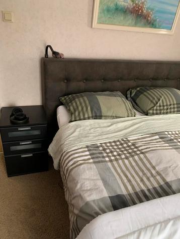 Boxspring ( echt als nieuw ) beschikbaar voor biedingen