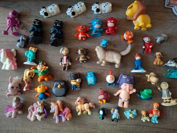 Lot met allerlei kleine poppetjes  beschikbaar voor biedingen