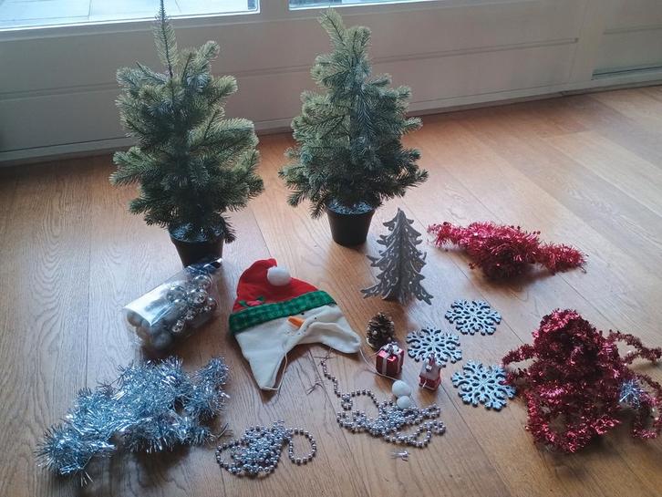 2 leuke kunst kerstboompjes met versiering, Diversen, Kerst, Ophalen
