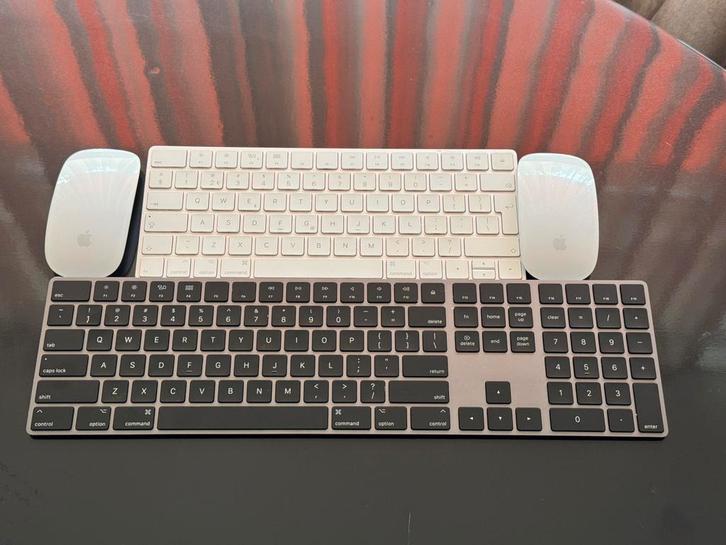 Apple Magic Keyboard Magic Mouse, Computers en Software, Toetsenborden, Zo goed als nieuw, Qwerty, Draadloos, Ergonomisch, Opvouwbaar