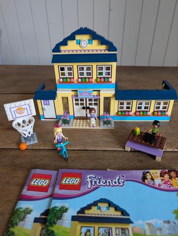 Lego Friends Heartlake highschool 41005 (bijna) compleet beschikbaar voor biedingen