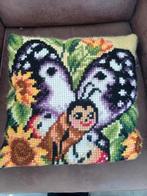 Gehaakt Kussen Vlinder - Handgemaakt, Ophalen of Verzenden, Zo goed als nieuw, Overige kleuren, Rechthoekig