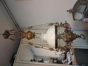 Antieke complete olielamp beschikbaar voor biedingen