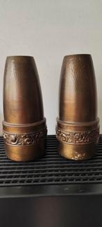 2x gehamerde messing vaas, band met roosjes in reliëf, 22 cm, Ophalen of Verzenden