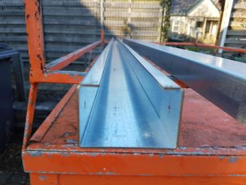 Metalen Profiel Balken 230 cm x 6 cm x 3,5 cm beschikbaar voor biedingen
