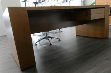 Directiebureau met vast ladenblok, Walnoot, Showroommodel beschikbaar voor biedingen
