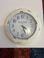 Vintage Wandklok Grand Hotel voor 10 euro., Ophalen, Zo goed als nieuw, Analoog, Wandklok