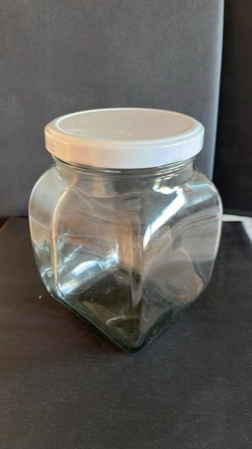 Glazen pot met schroefdeksel (1,5 liter) beschikbaar voor biedingen