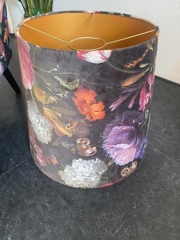 Gouden velours lampenkap met bloemen voor hanglamp, Huis en Inrichting, Lampen | Lampenkappen, Zo goed als nieuw, 25 tot 50 cm
