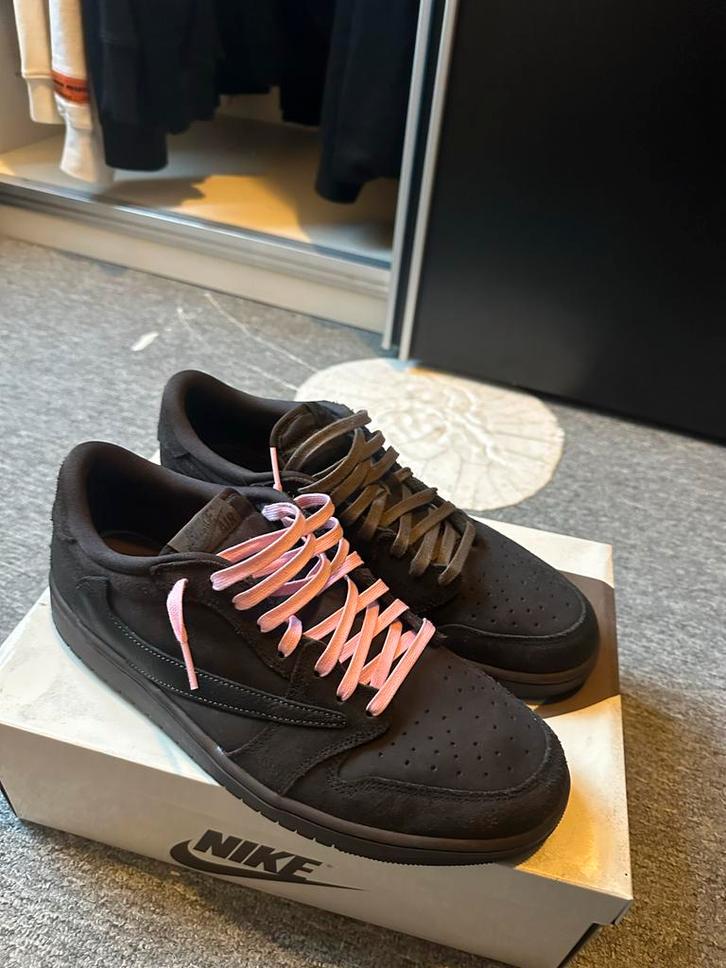 Jordan 1 Travis Scott Low Bruin - Maat 45,5, Kleding | Heren, Schoenen, Zo goed als nieuw, Sneakers of Gympen, Bruin, Ophalen of Verzenden