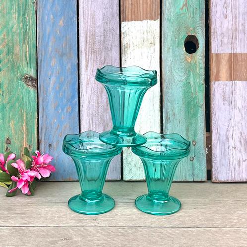 Vintage Sundae ijscoupes groen turquoise dessertglazen groen, Antiek en Kunst, Antiek | Glas en Kristal, Ophalen of Verzenden