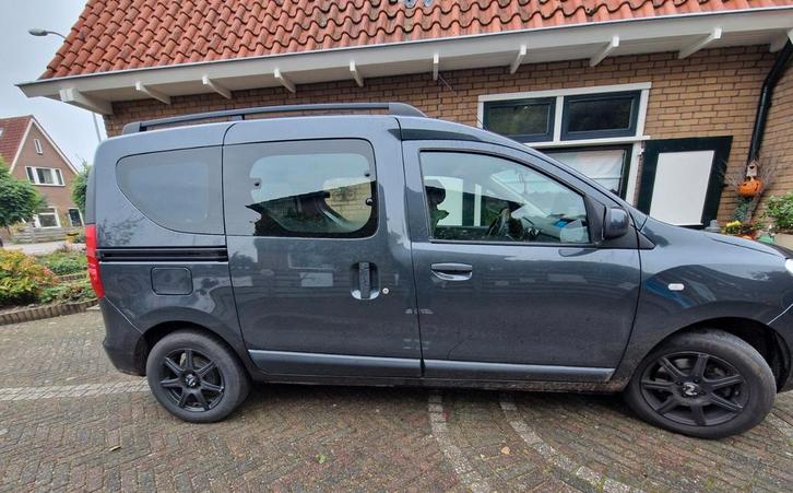 Dacia Dokker 1.2 TCE 115 2017 Grijs, Auto's, Dacia, Dokker, ABS, Achteruitrijcamera, Benzine, Euro 6, D, MPV, Handgeschakeld, Geïmporteerd