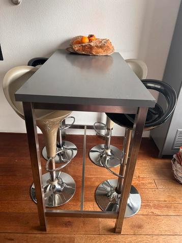 Bartafel+4 krukken  beschikbaar voor biedingen