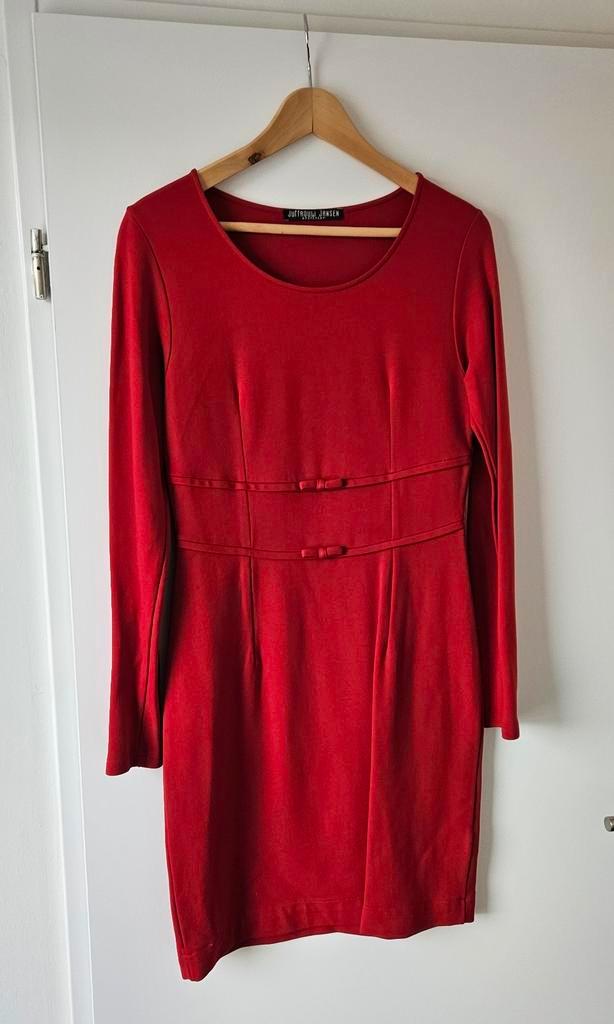 Rode Jurk Juffrouw Jansen, Kleding | Dames, Jurken, Zo goed als nieuw, Maat 38/40 (M), Rood, Knielengte, Ophalen of Verzenden