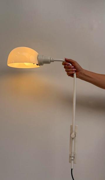 Vintage witte design wandlamp metaal glazen melkglas kap beschikbaar voor biedingen