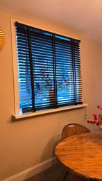 Stijlvolle zwarte houten jaloezieën, Huis en Inrichting, Stoffering | Gordijnen en Lamellen, Ophalen, Zo goed als nieuw