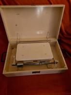 Refa vintage , baby weegschaal.  Met koffer., Sieraden, Tassen en Uiterlijk, Koffers, Ophalen, Hard kunststof, Minder dan 50 cm