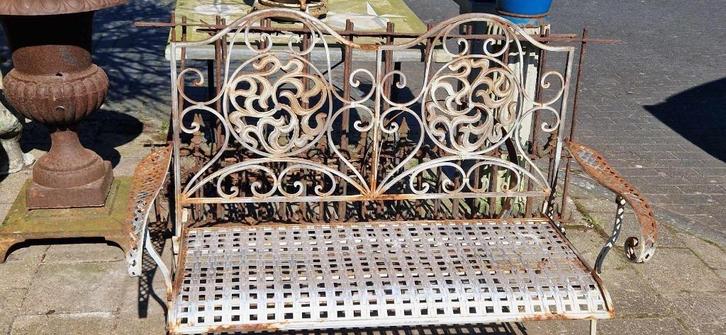 Sierlijke brocante smeedijzeren tuinbank (brocante), Tuin en Terras, Tuinbanken, Gebruikt, Metaal, Ophalen