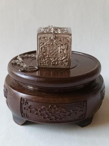 UNIEK. Antieke vinaigrette of theekubus van zilver beschikbaar voor biedingen
