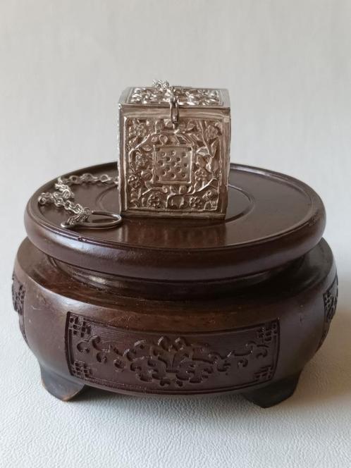 UNIEK. Antieke vinaigrette of theekubus van zilver, Antiek en Kunst, Antiek | Goud en Zilver, Zilver, Ophalen of Verzenden