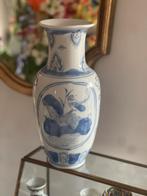 Blauw-Witte Chinese Vaas - 25cm Hoogte, Gemerkt China, Ophalen of Verzenden