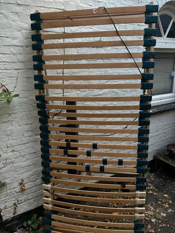 2x Elektrische Lattenbodem Récor Bedding 90x200 beschikbaar voor biedingen