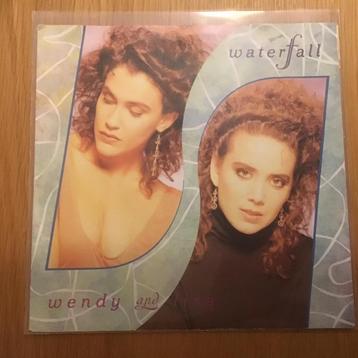 Wendy & Lisa - Waterfall beschikbaar voor biedingen